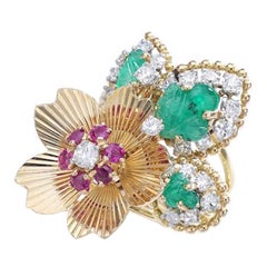 1950s Diamond Ruby Emerald Gold Flower Ring (Bague fleur en or avec diamant et rubis)