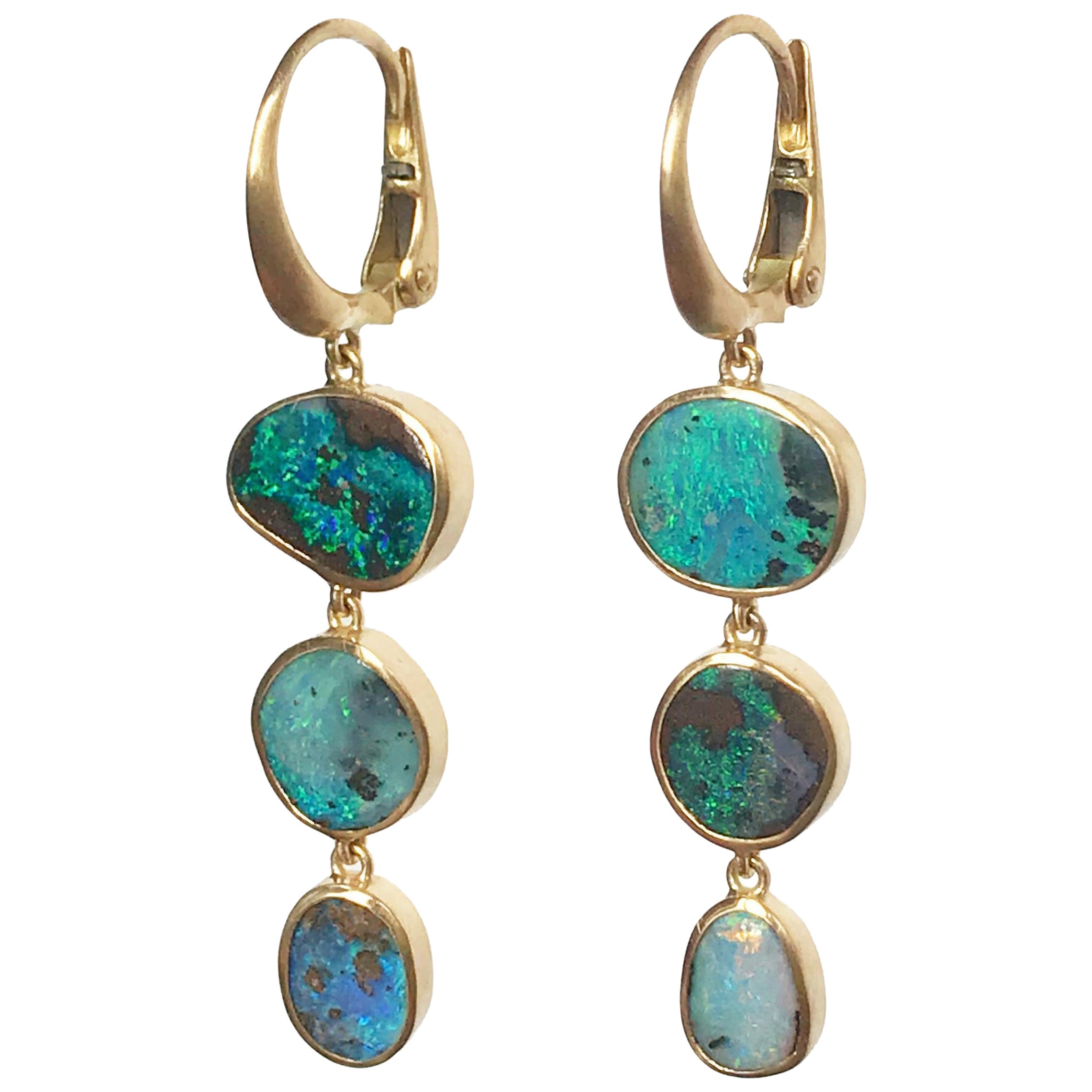 Dalben Boucles d'oreilles pendantes en or jaune avec opale de roche australienne en vente