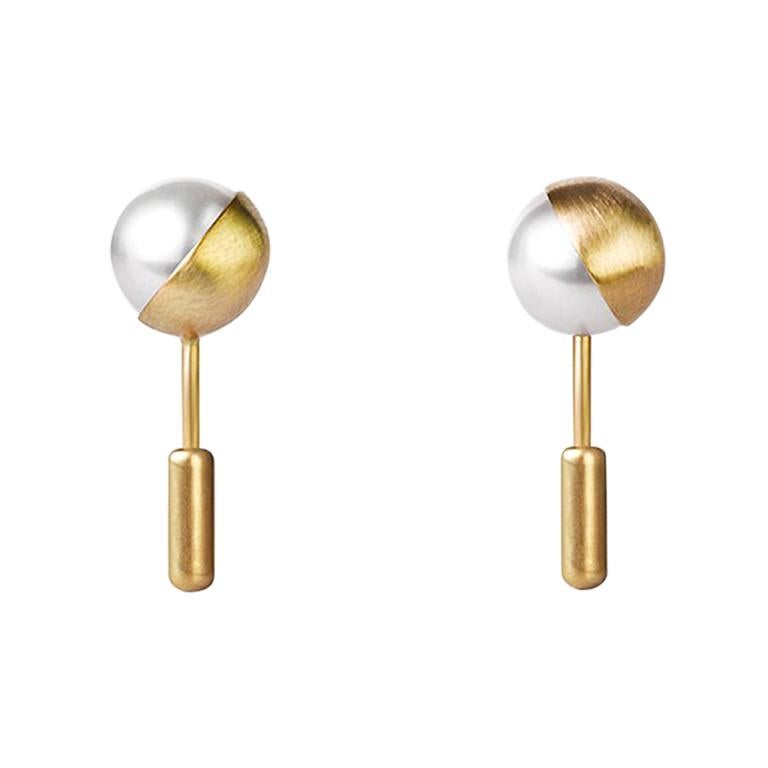 18 Karat Yellow Gold Akoya Pearl Pair Earrings For Sale