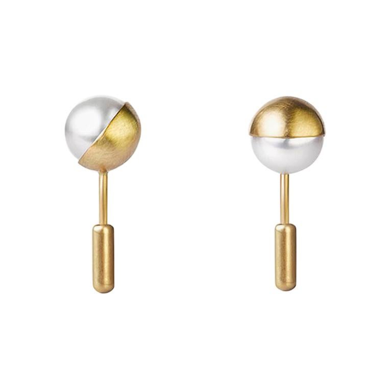 18 Karat Yellow Gold Akoya Pearl Pair Earrings For Sale