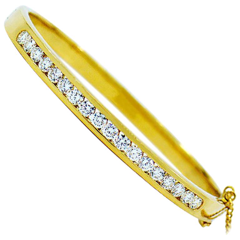 18 Karat Yellow Gold Diamond Bangle Bracelet, 2.17 Carat