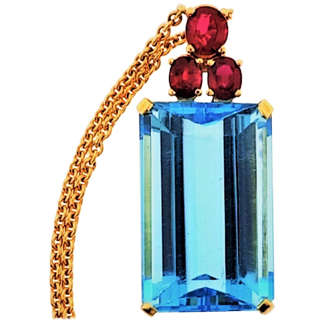18 Karat Yellow Gold, Blue Topaz ‘45.88 Carat’ and Ruby ‘2.18 Carat’ Necklace For Sale