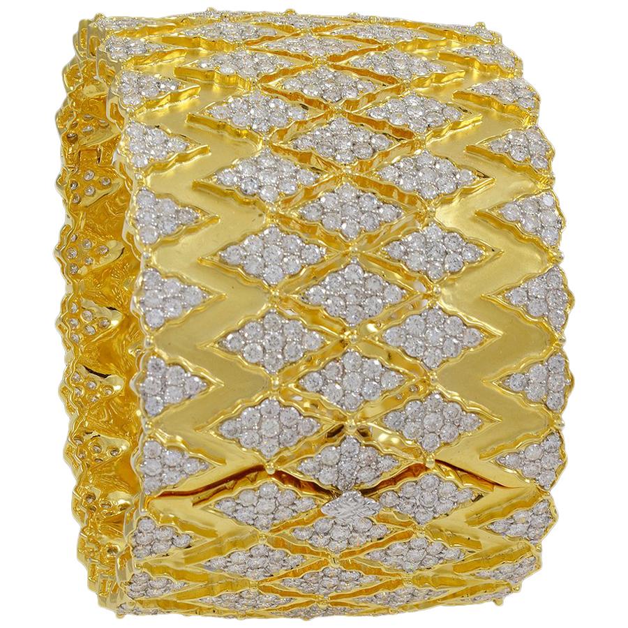 32 Carat Diamond 18 Karat Gold Cocktail Bangle Bracelet Estate Large Size 178Gm