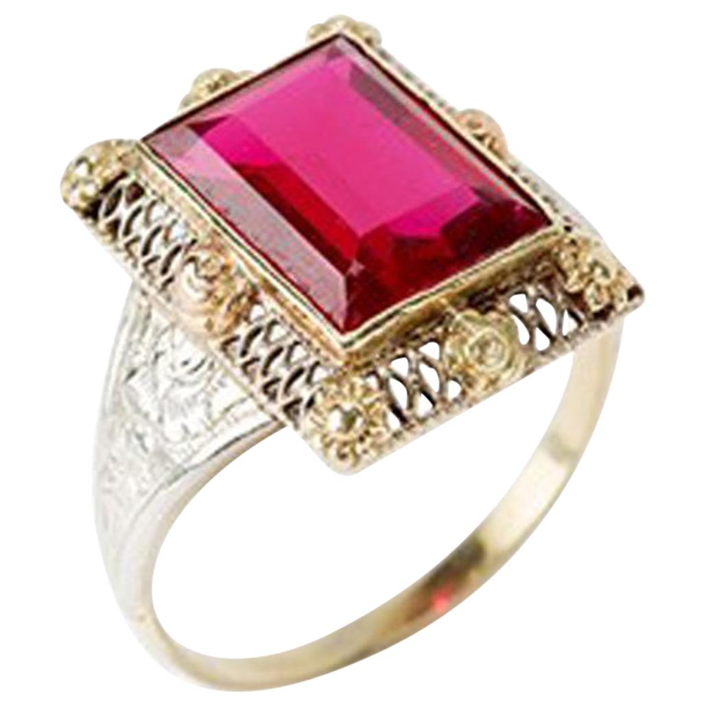 Gold Ring with Baguette-Cut Spinel, 14 Carat, 1920s