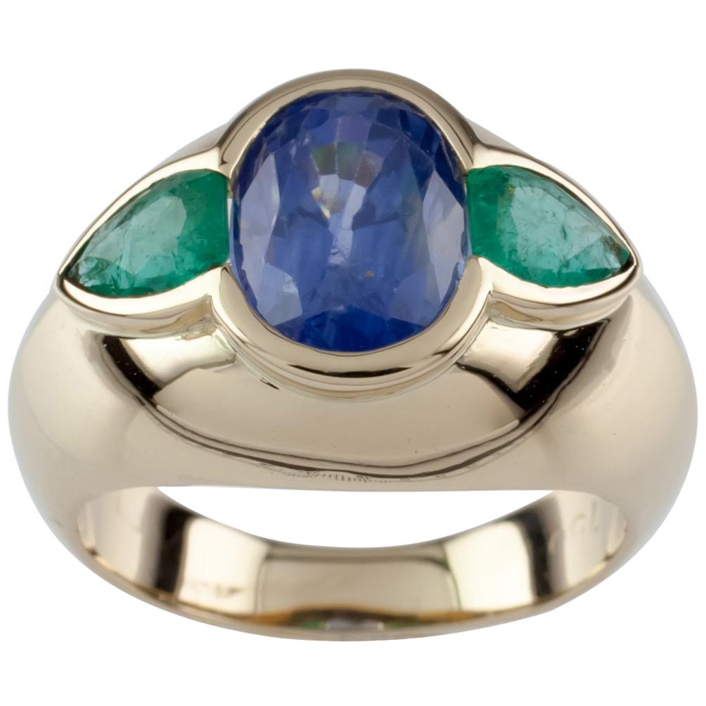 Natural Sapphire and Emerald 18 Karat Yellow Gold Ring with GIA Certified For Sale