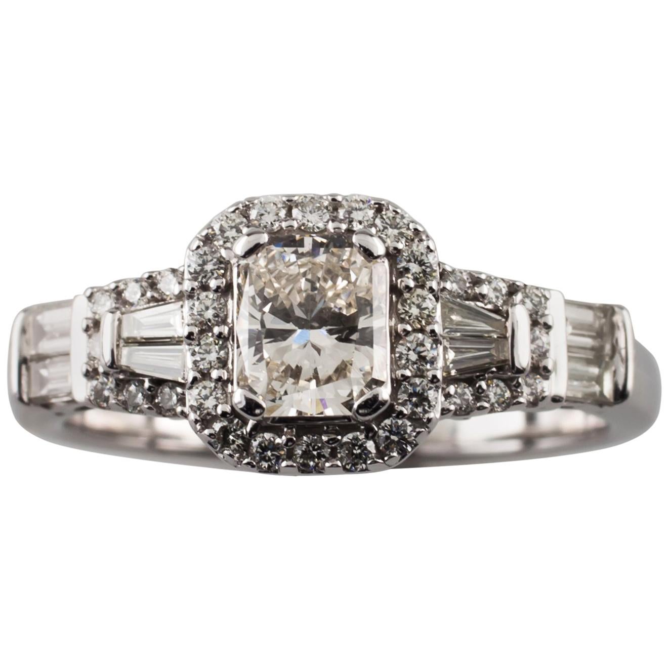 Anillo de compromiso de oro blanco de 14 quilates con diamante solitario radiante Piedras de acento