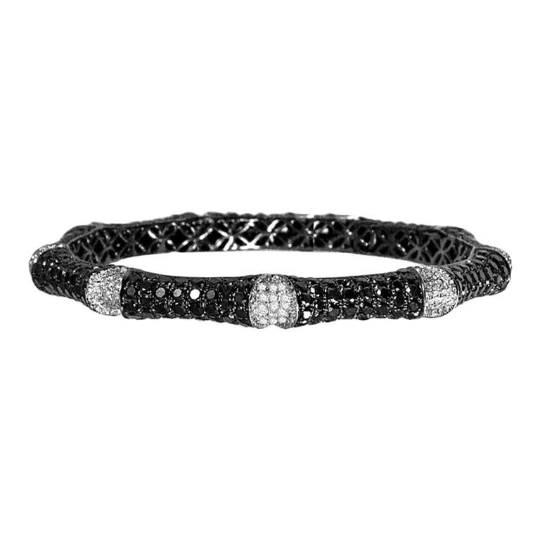 Diamond Black and White Bangle Total 15.10 Carat Diamonds in Stock For Sale