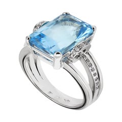 Aquamarine and White Diamond Ring Set in 18 Karat Gold Made in Italy Bespoke