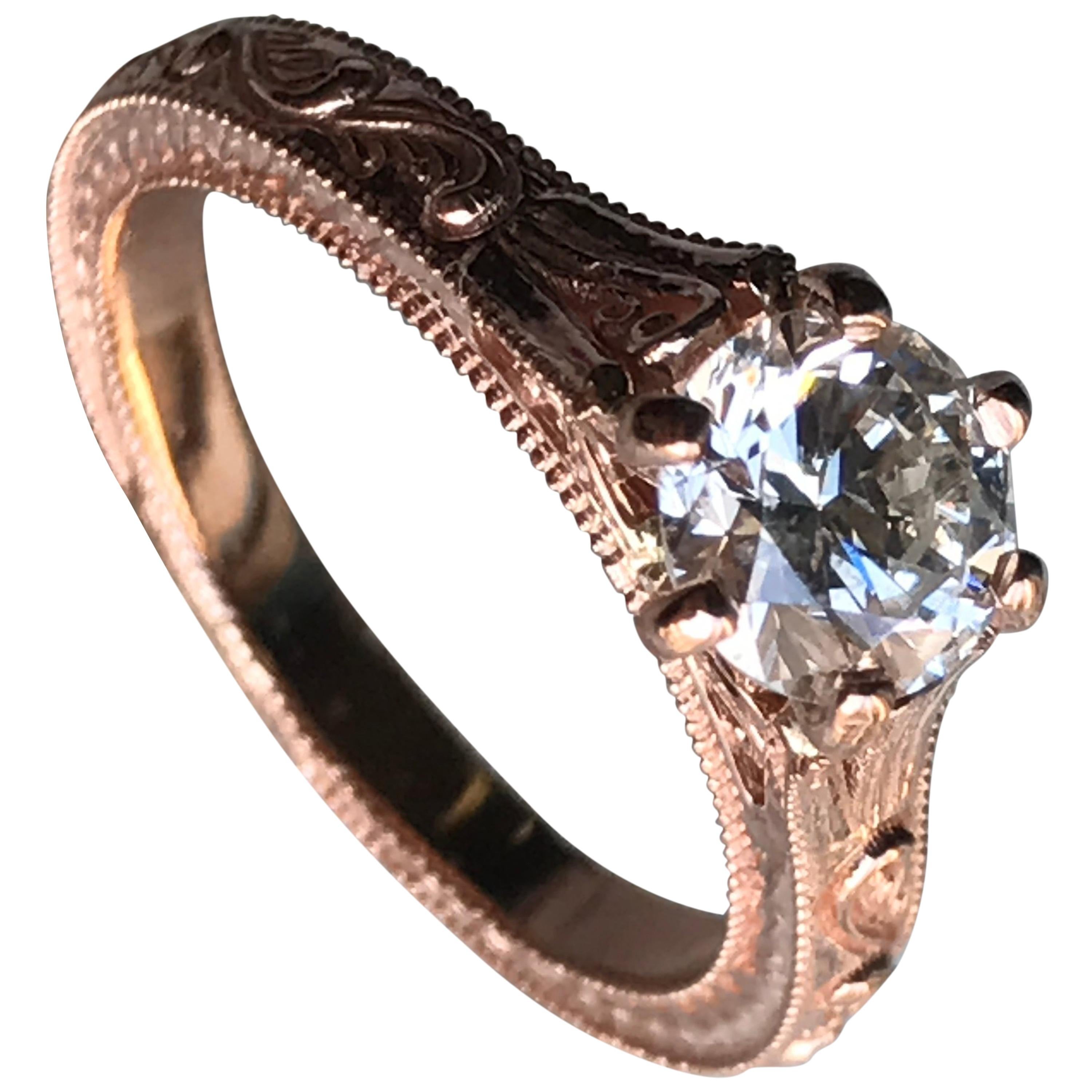Ungefähr 0,85 Karat, runder Diamant Rose Gold Handgravur, Ben Rose im Angebot
