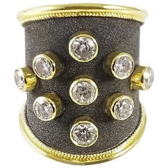 Georgios Collections Anillo grueso de oro amarillo de 18 quilates con diamantes y rodio negro