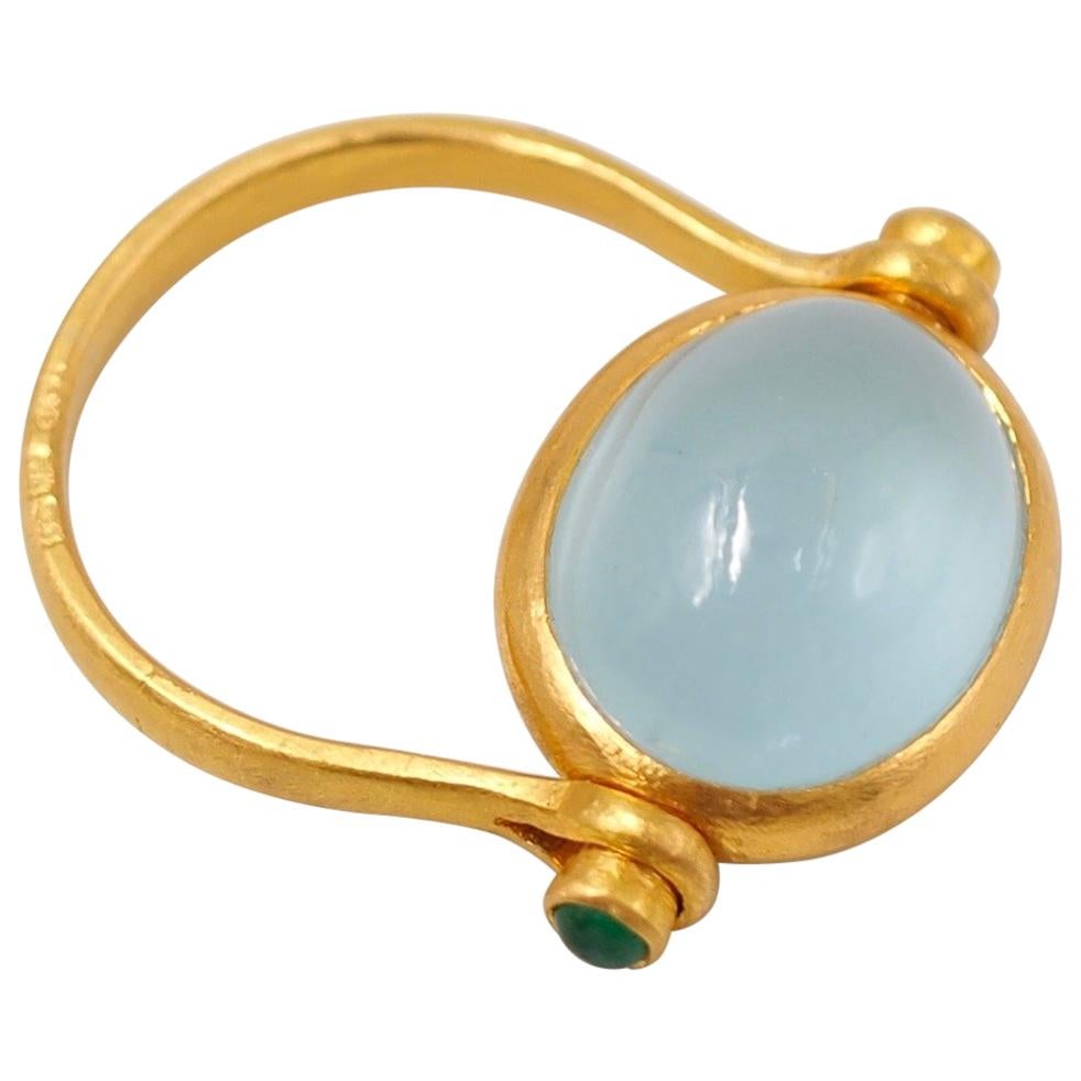 Scrives Aquamarine Emerald Cabochon 22 Karat Gold Turning Ring