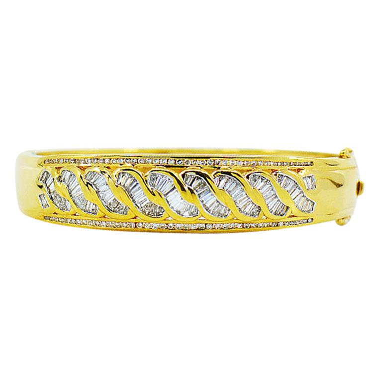 18 Karat Gold Diamond Bangle Bracelet, Round and Baguette Diamonds 2.48 Carat