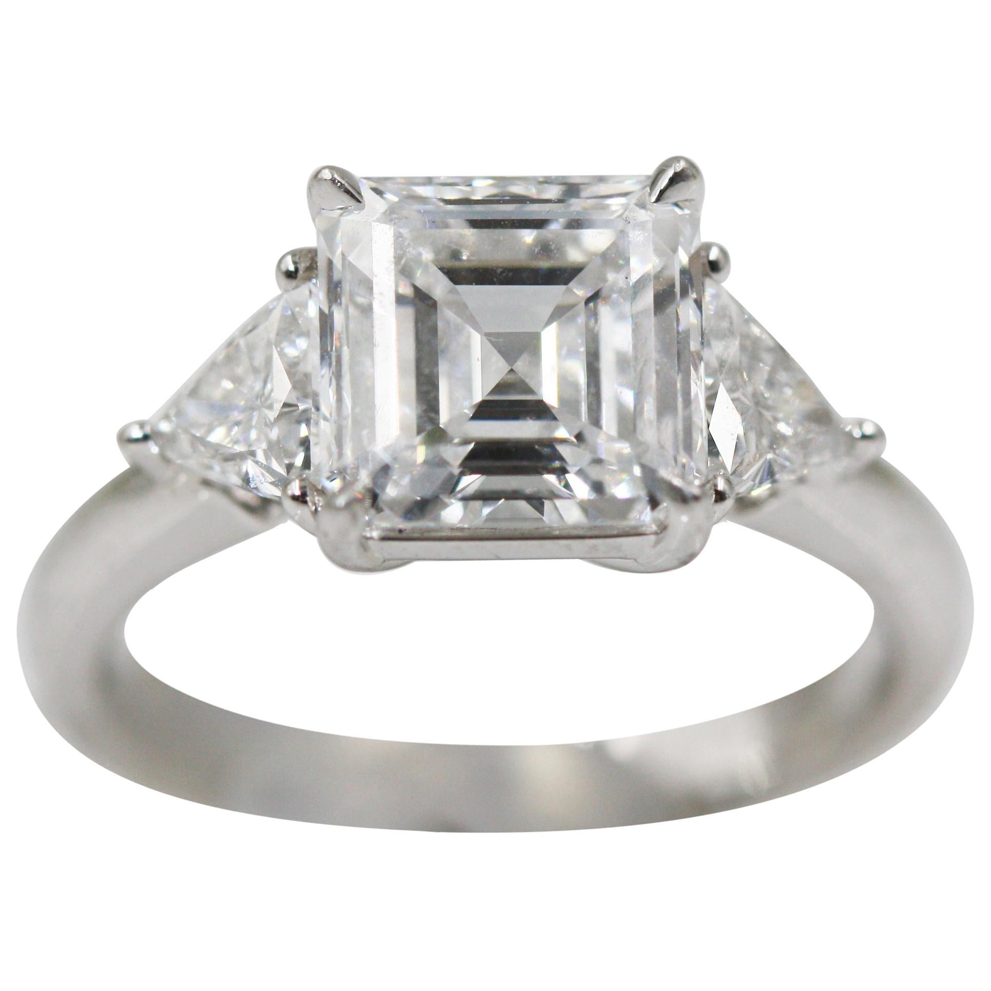 Square Emerald-Cut Ring with Trillion Side Diamonds, 2.27 Carat, D, VVS1 im Angebot