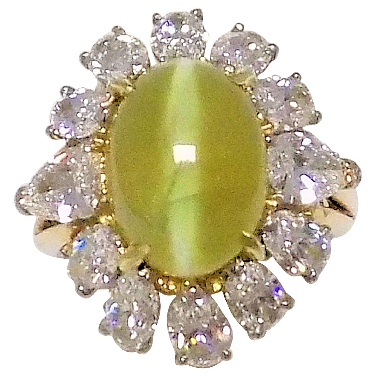 Cat's Eye Chrysoberyl and Diamond Ring in 18 Karat Yellow Gold For Sale