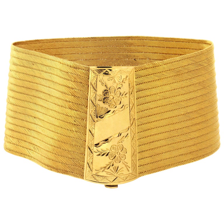 22 Karat Gold Handwoven Engraved Floral Bracelet For Sale at 1stDibs