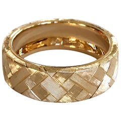 Dalben Hand Engraved Man Gold Band Ring