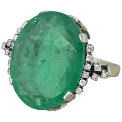 Retro 15.10 Carat Colombian Emerald 18 Karat White Gold Ring