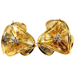 Clips d'oreilles à pince triangulaires tridimensionnels en or 14 carats avec diamants naturels de 0,24 carat