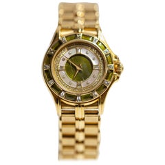 Mouboussin Montre pour femme en or jaune 18 carats avec péridots et diamants