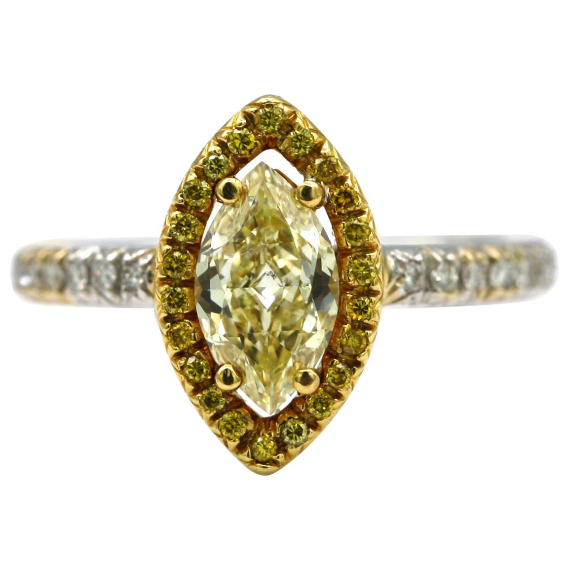 18 Karat GIA Certified Yellow Diamond Ring im Angebot