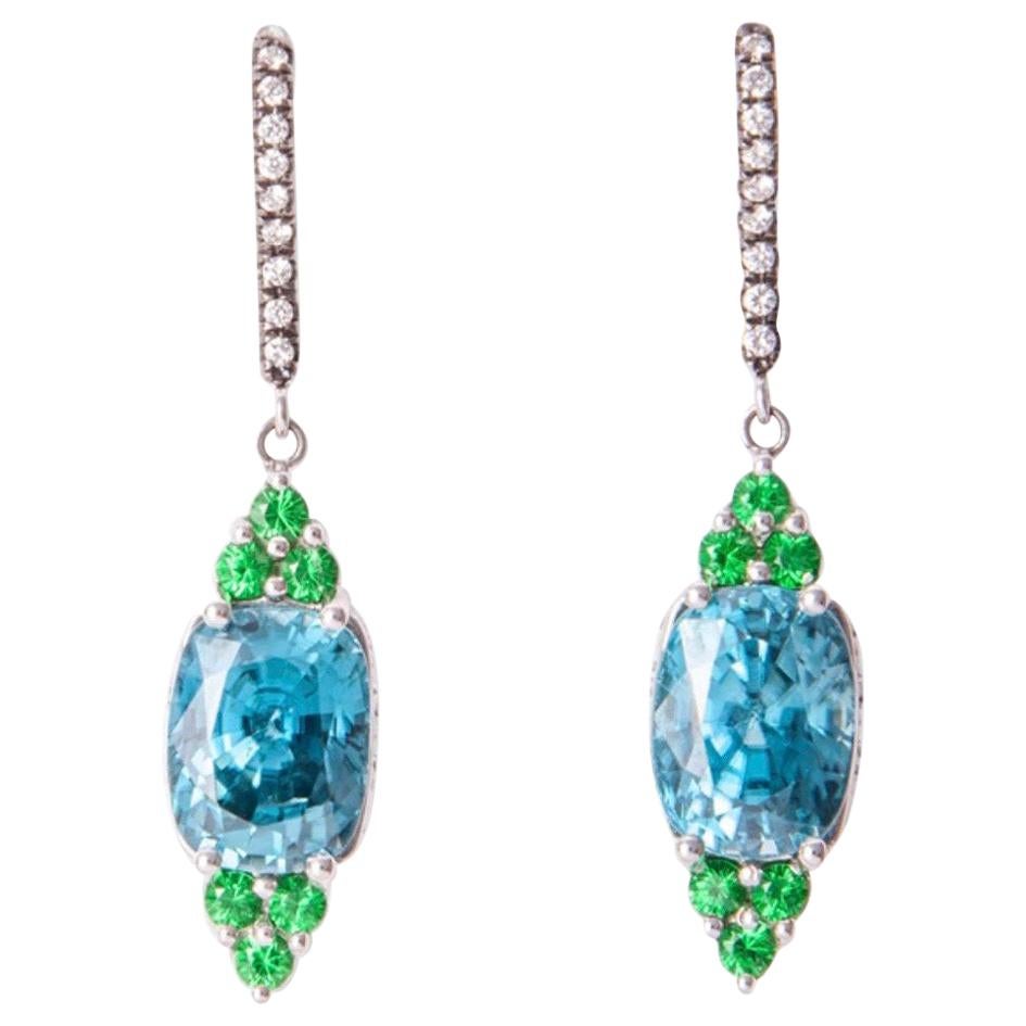 Bella Campbells Boucles d'oreilles pendantes Campbellian en zircon bleu et tsavorite avec diamants