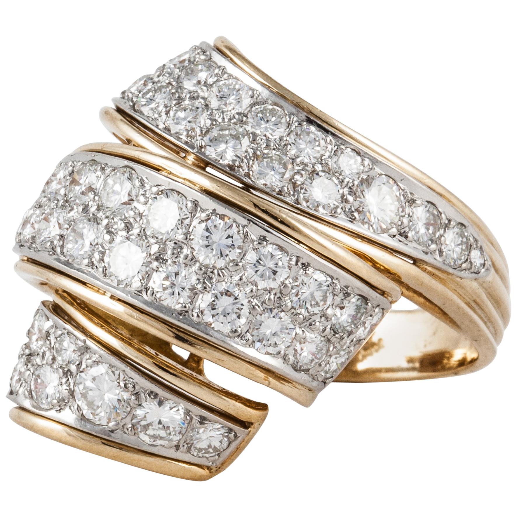 Diamond Ribbon Ring in 18K Gold For Sale