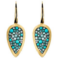 Joke Quick Orecchini in oro giallo 18 carati con turchese, 0,36 carati di diamanti blu e bianchi.