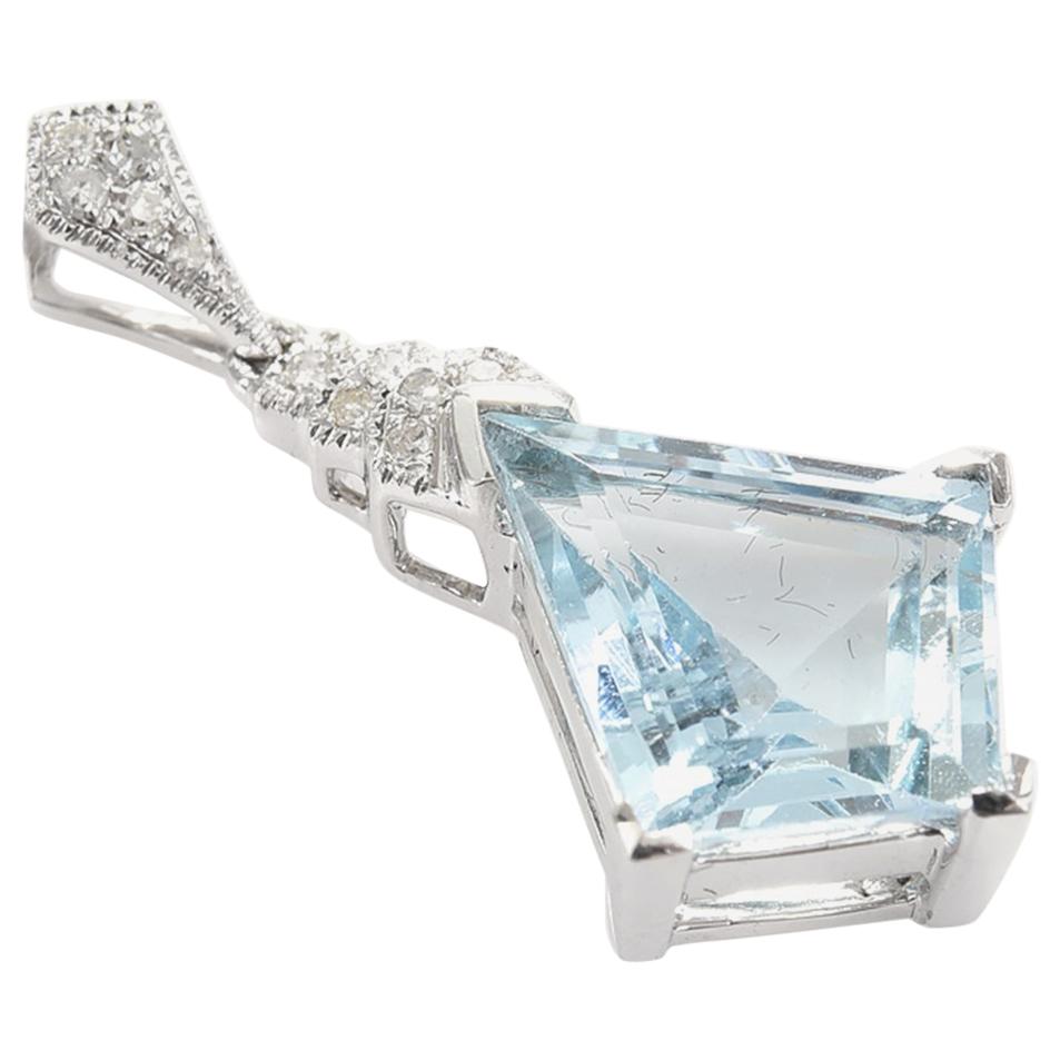 Aquamarine 2.39 Carats Diamond 18 White Gold Pendant For Sale