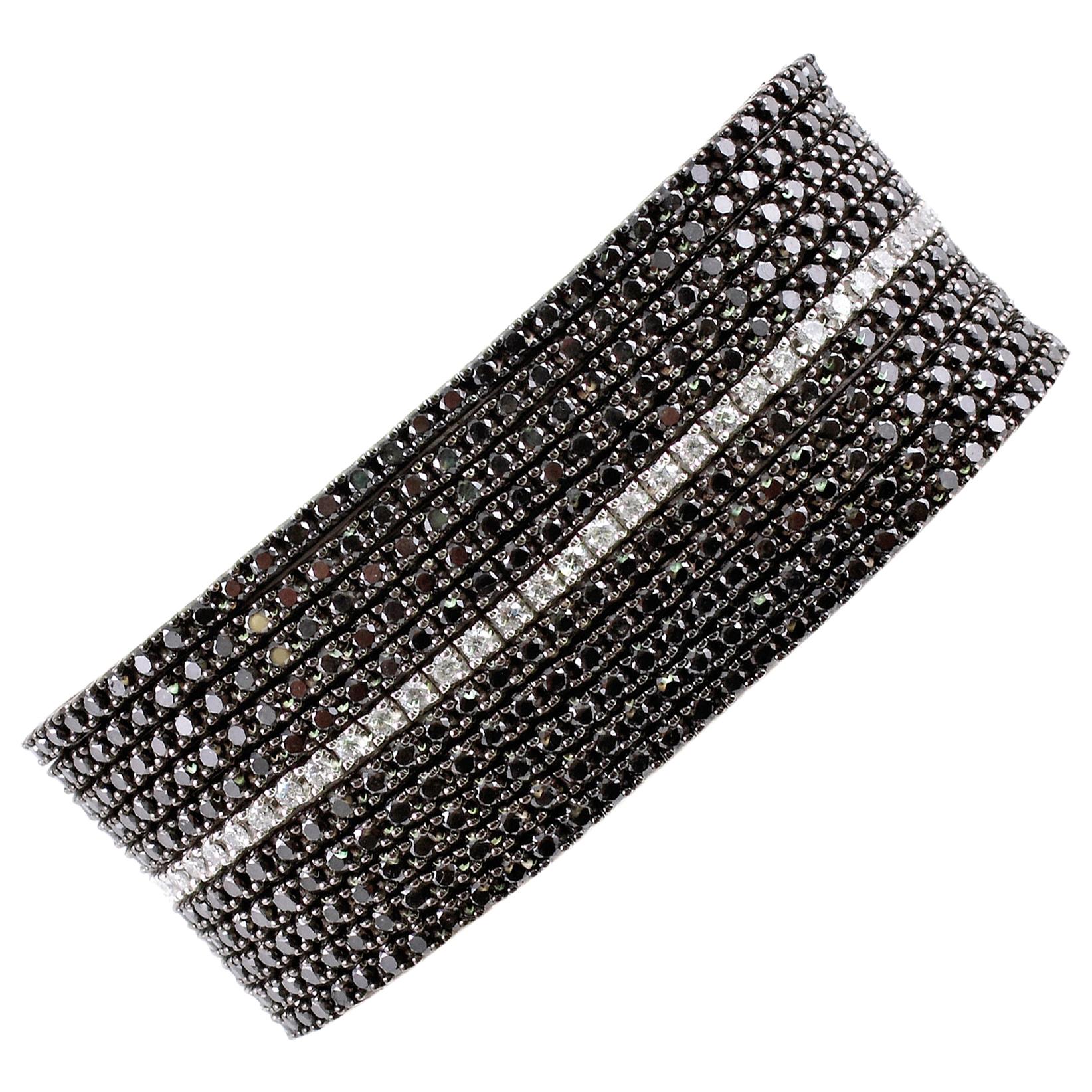 Trident 20.00 Carat Black Diamond 2.00 Carat White Diamond Bracelet