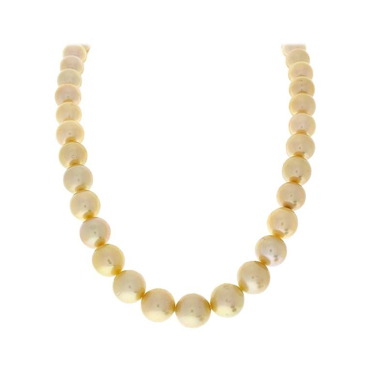 Cream Color Pearl Necklace For Sale