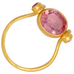 Scrives 2.39 Carat Pink Spinel Pink Sapphire 22 Karat Gold Turning Ring