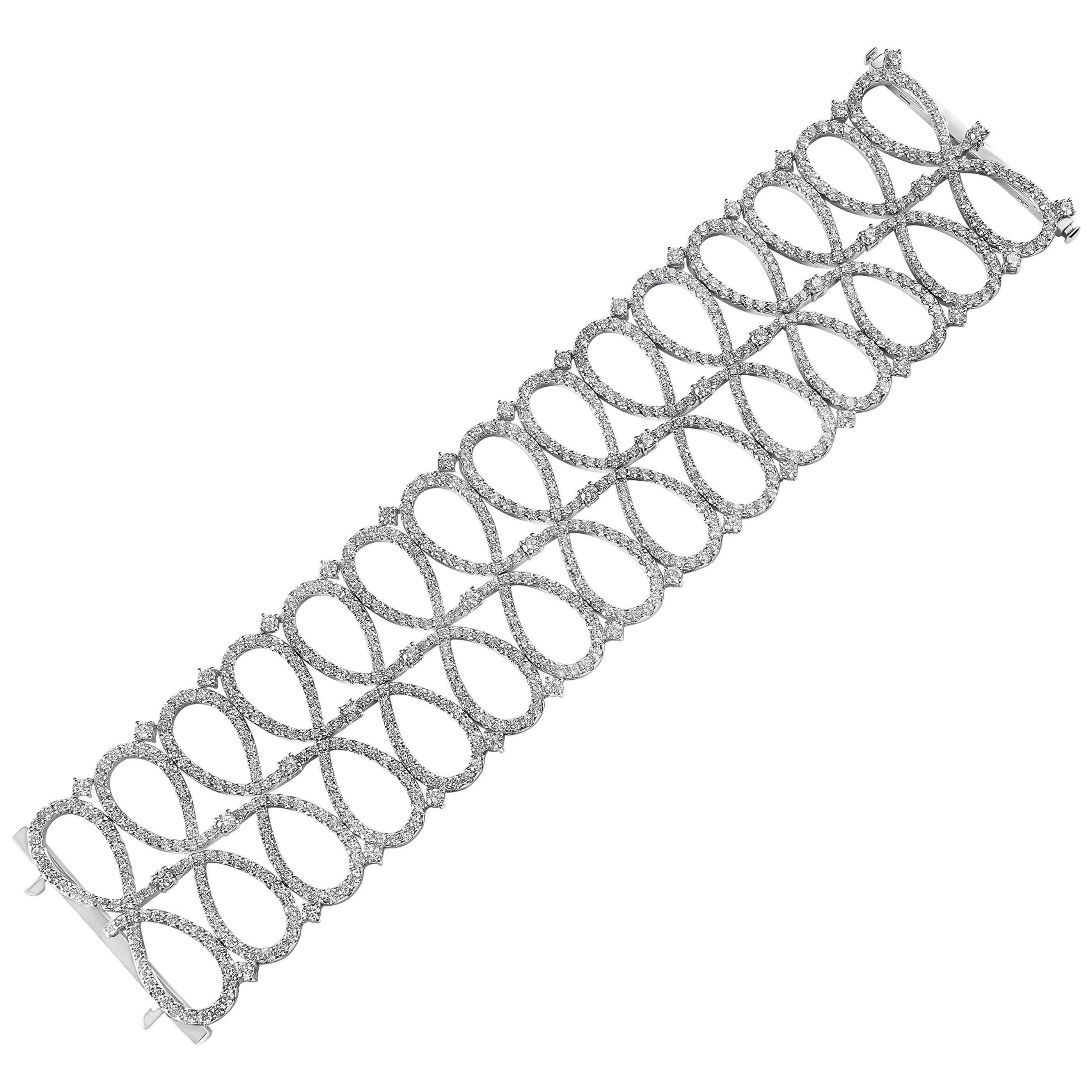 Roman Malakov Breites Modearmband mit 19,71 Karat rundem Brillanten im Gesamtgewicht im Angebot