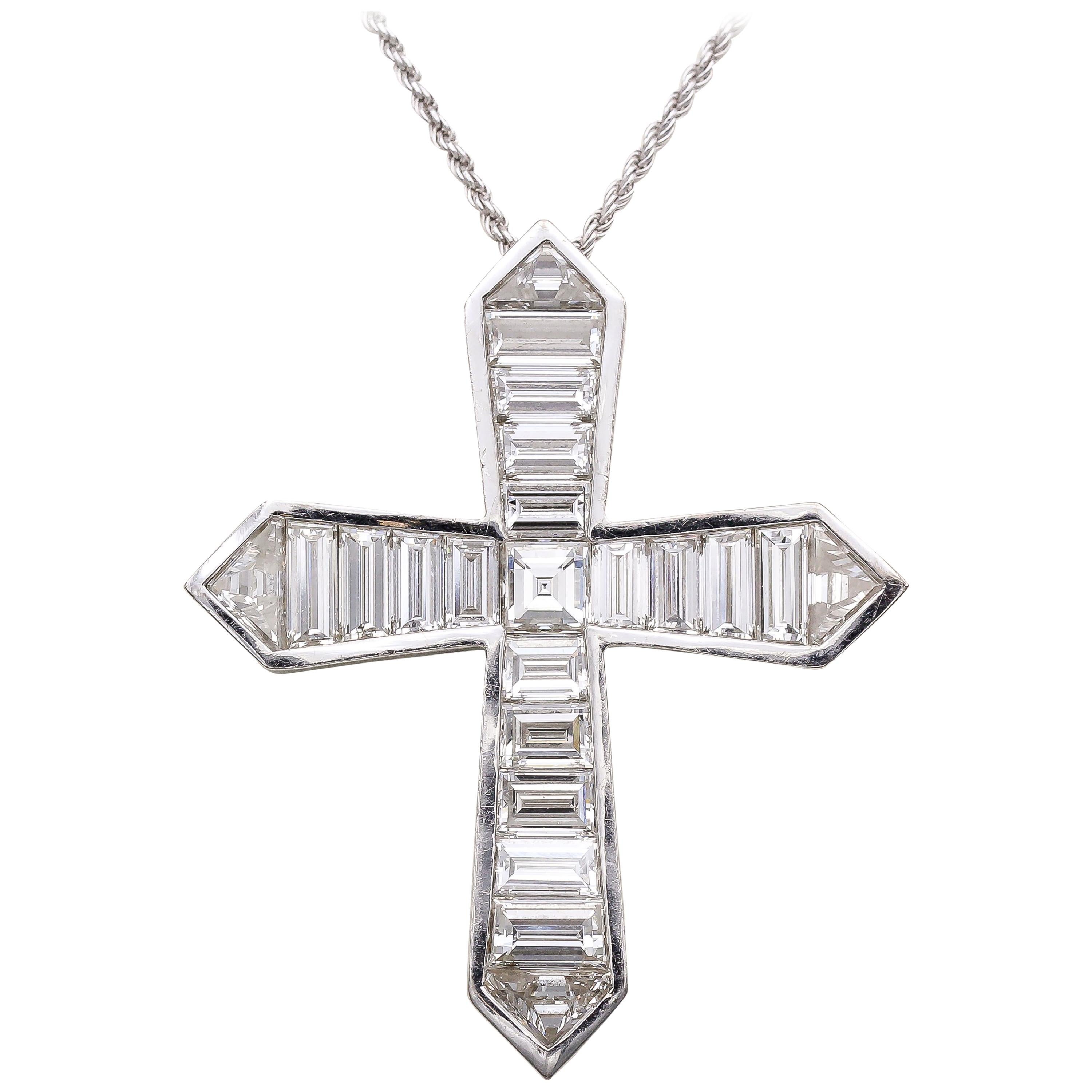 Graff Diamond 18 Karat White Gold Cross Pendant Necklace