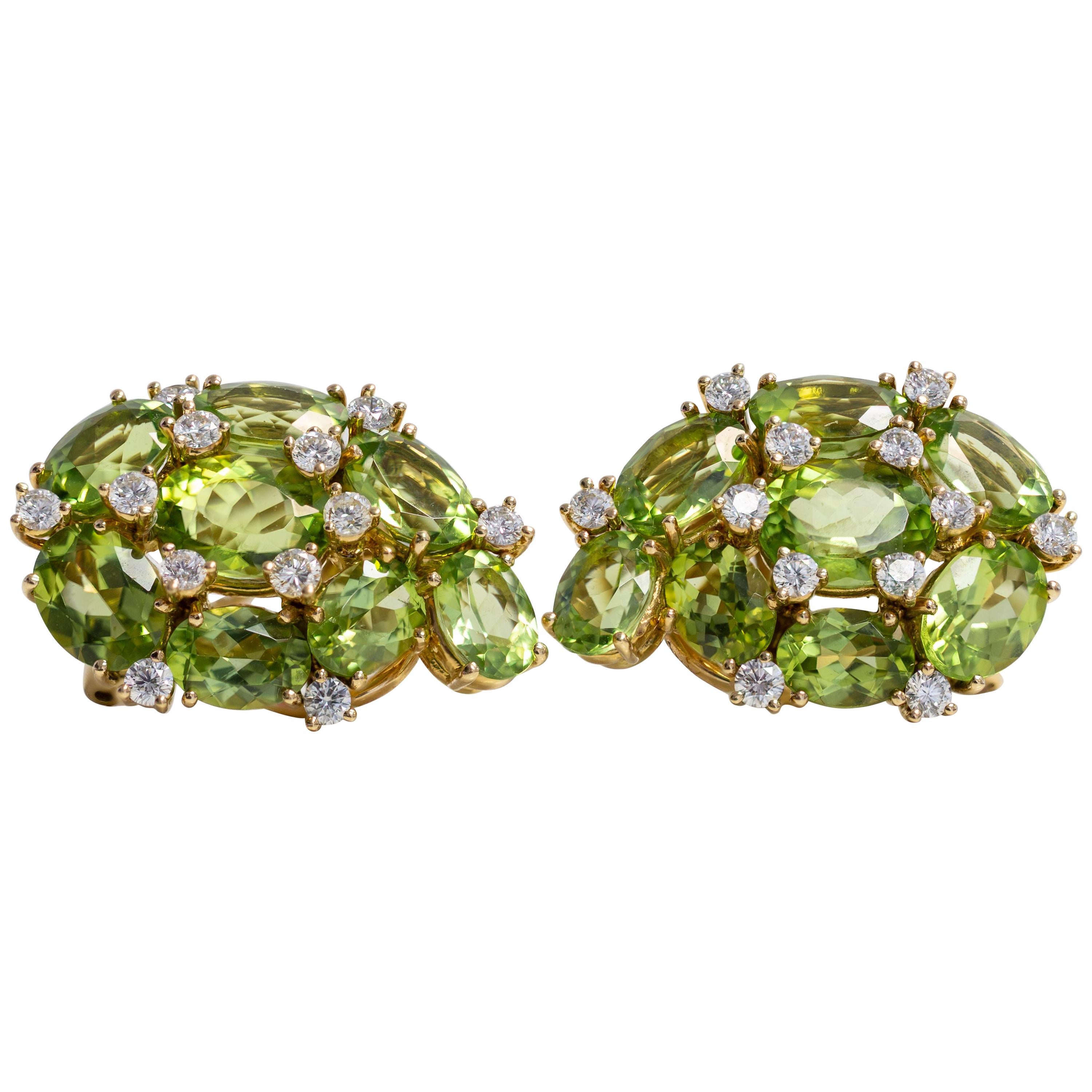 18 Karat Yellow Gold Pair of Earrings with Peridot and Diamonds For Sale