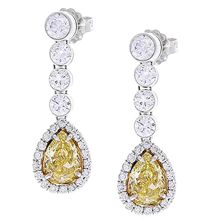 2,09 Karat Birnenform Fancy Yellow Diamond Ohrringe in 18 Karat Weißgold