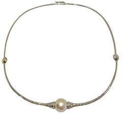 Collier ras du cou en or blanc rigide avec perles australiennes Whit et diamants blancs