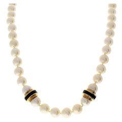 White Pearls and Princess Cut Sapphire Necklace in 18 Karat Yellow Gold