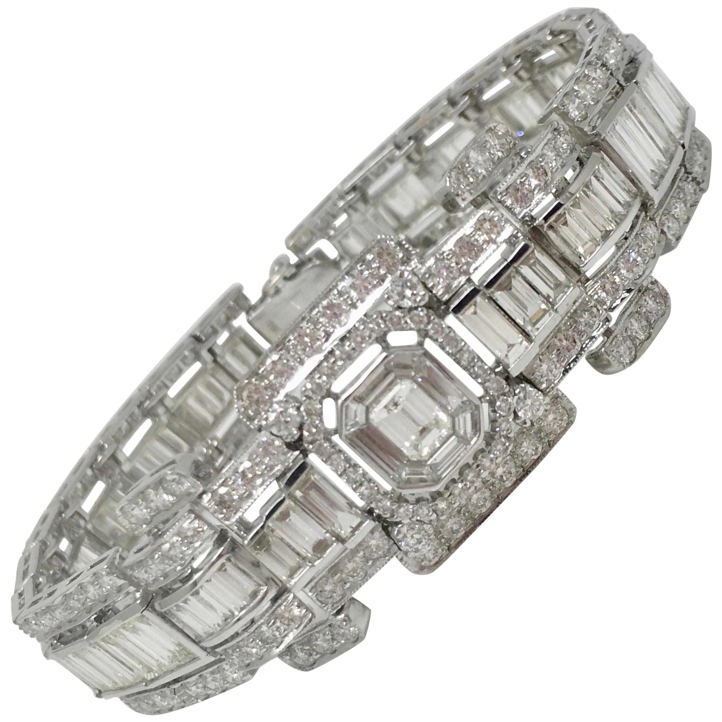 14,80 Karat Diamantarmband mit Smaragdschliff, Baguettes und runden Diamanten im Brillantschliff im Angebot