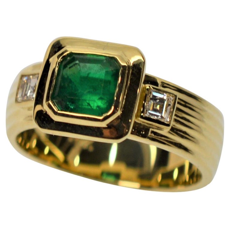 18K Yellow Gold Ring with Emerald and Diamonds at 1stdibs