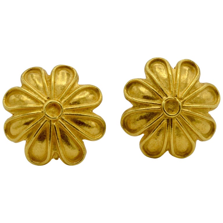 Gold Flower Post Earrings Museum Reproduction For Sale at 1stdibs