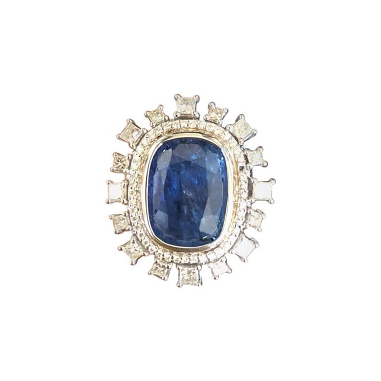 18K gold  15.88 cts Burma Blue Sapphire and princess diamond cocktail ring For Sale