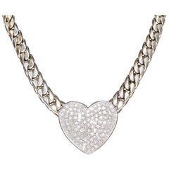 Collier de luxe et lourd en or blanc 18 carats avec 120 diamants en forme de cœur