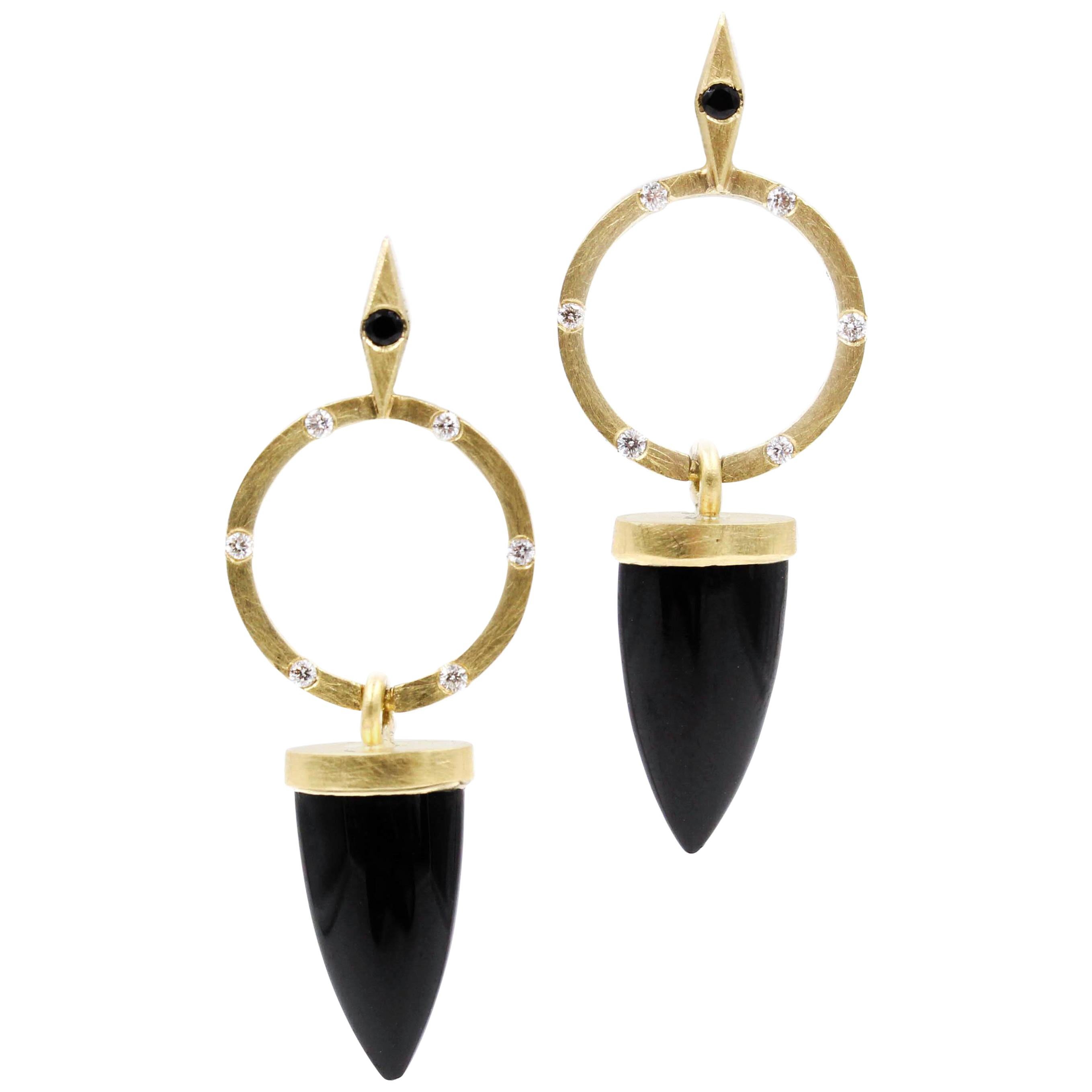 Robin Waynee, Black Spinel, VS1 Diamonds, 18 Karat Gold, Onyx Point Earrings im Angebot