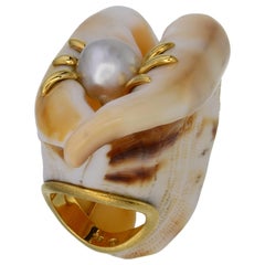Pearl Diamonds 18 Karat Gold Shell Dome Ring 