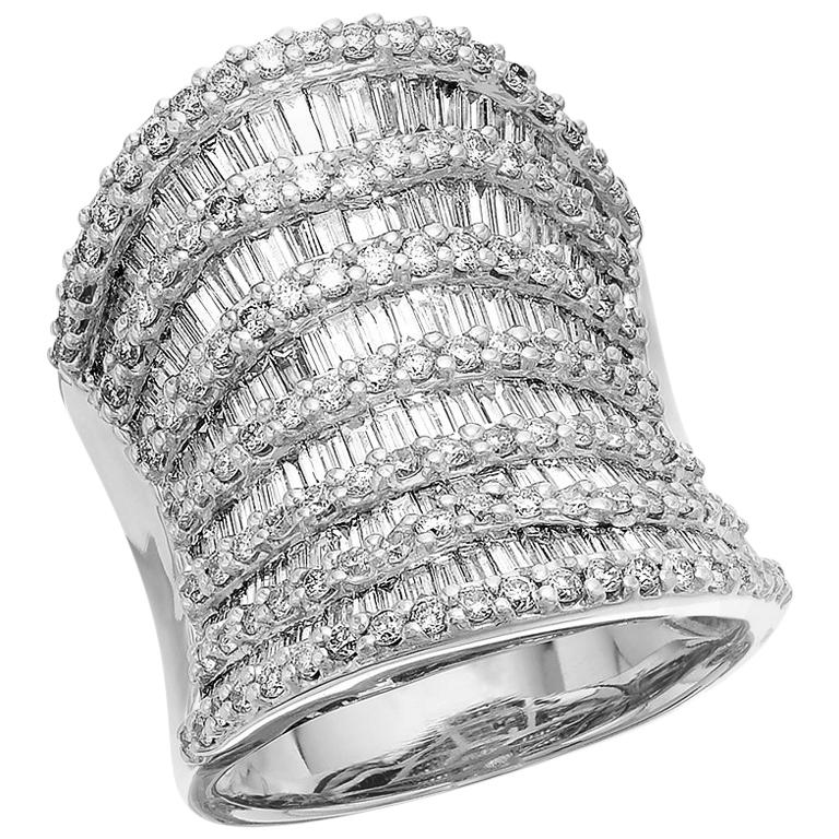 Round Brilliant & Baguette Cut Diamond 3.7 ct Heavy Solid Ring, 18 ct White Gold