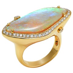 Giulians Contemporary 18k 9.27ct Australian White Opal Cocktail Ring