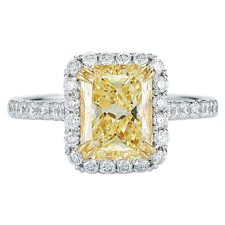 Verlobungsring aus Platin mit gelbem Diamanten im Strahlenschliff, 2,14 Karat