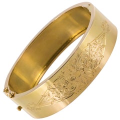 French 1900s Belle Epoque Chiseled Bangle 18 Karat Yellow Gold Bracelet