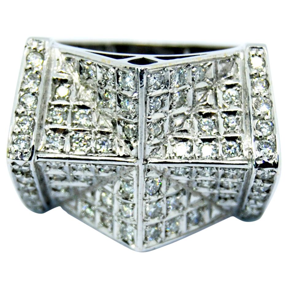 Cathedral Ring in 18 Karat White Gold and Diamonds