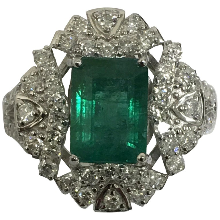 AIG Certified Emerald Diamonds Ring Set in 18 Karat Gold For Sale at ...
